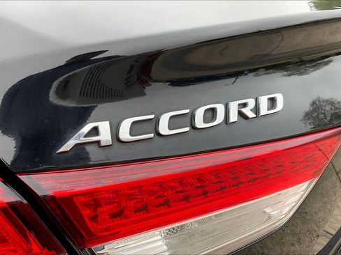 Used 2018 Honda Accord Touring image 30