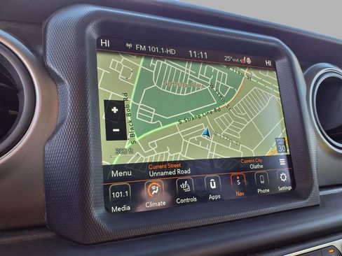 Used 2023 Jeep Gladiator Sport image 7