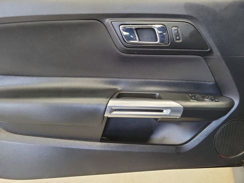 Used 2017 Ford Mustang Coupe RWD image 15
