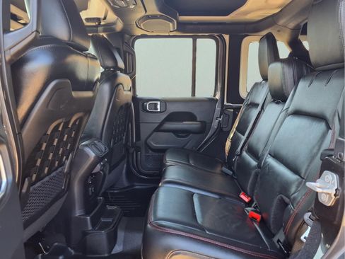Used 2018 Jeep Wrangler Unlimited Rubicon AWD/4WD image 11