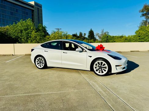 Used 2021 Tesla Model 3 Standard Range Plus RWD image 4