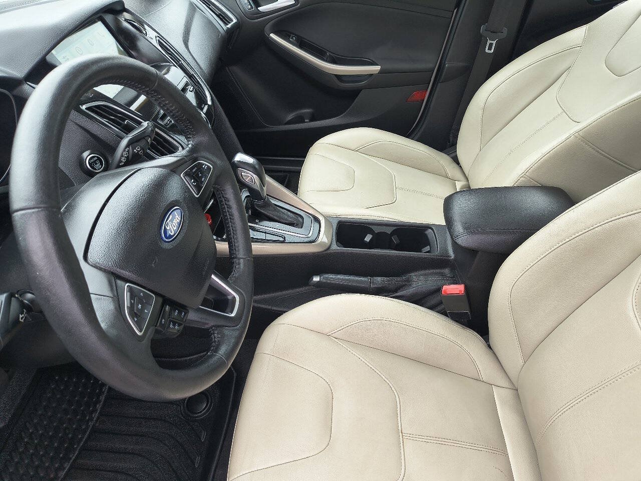 Used 2018 Ford Focus Titanium FWD image 25