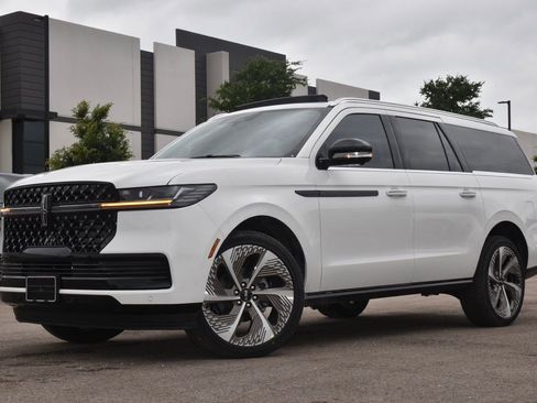 New 2026 Lincoln Navigator L Black Label AWD/4WD image 1