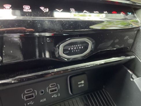 New 2026 Jeep Grand Cherokee Altitude AWD/4WD image 32