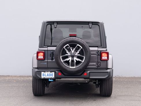 Used 2024 Jeep Wrangler Unlimited AWD/4WD image 19