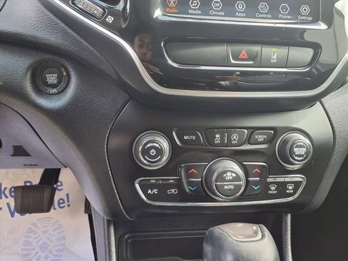 Used 2022 Jeep Cherokee Limited image 21