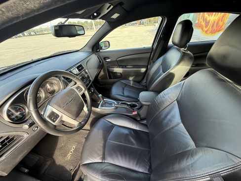 Used 2013 Chrysler 200 Limited image 10