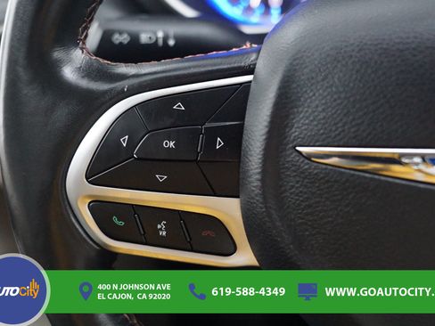 Used 2020 Chrysler Pacifica Touring-L FWD image 15