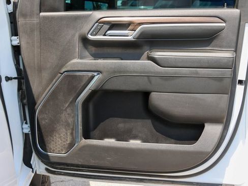 Used 2024 Chevrolet Silverado 2500 LT image 16