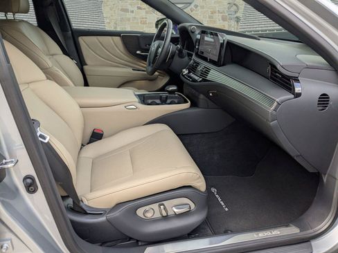 Certified 2024 Lexus LS 500 RWD image 23