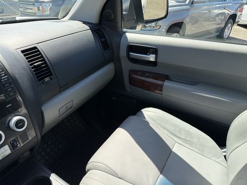 Used 2008 Toyota Sequoia Platinum RWD image 24