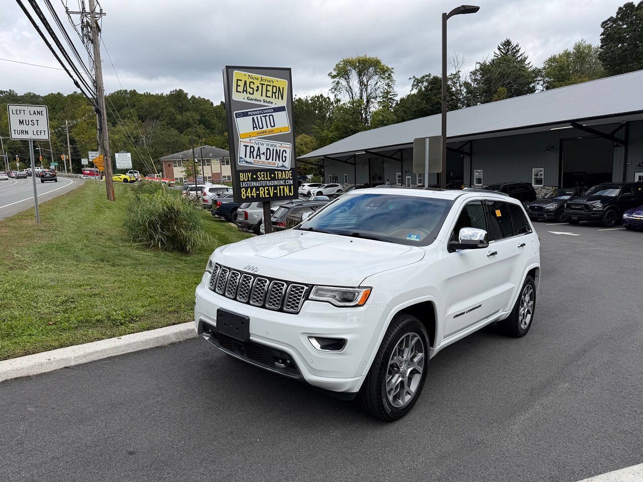 Used 2020 Jeep Grand Cherokee Overland AWD/4WD image 1