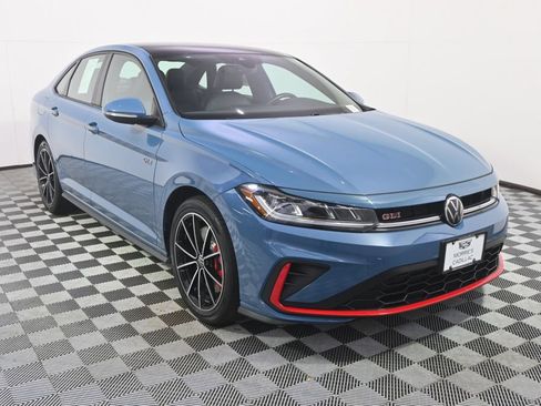 Used 2025 Volkswagen Jetta GLI Autobahn FWD image 9