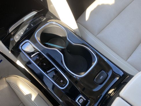 Used 2022 Buick Envision Essence w/ Technology Package I image 18