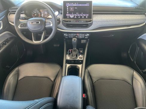 Used 2023 Jeep Compass Latitude w/ Convenience Group AWD/4WD image 18