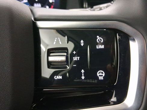 Used 2025 Land Rover Discovery Sport S image 21