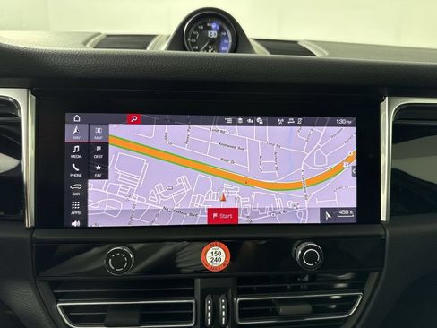 Certified 2026 Porsche Macan AWD/4WD image 27