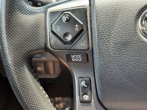 Used 2018 Toyota Tacoma TRD Sport AWD/4WD image 23