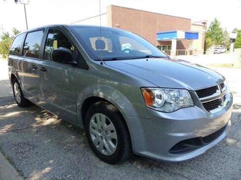Used 2019 Dodge Grand Caravan SE FWD image 12