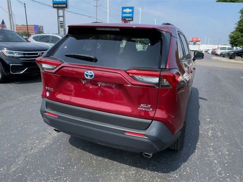 Used 2022 Toyota RAV4 XLE image 9