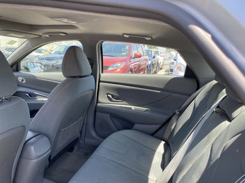 Used 2022 Hyundai Elantra SEL w/ Convenience + Premium Package FWD image 15