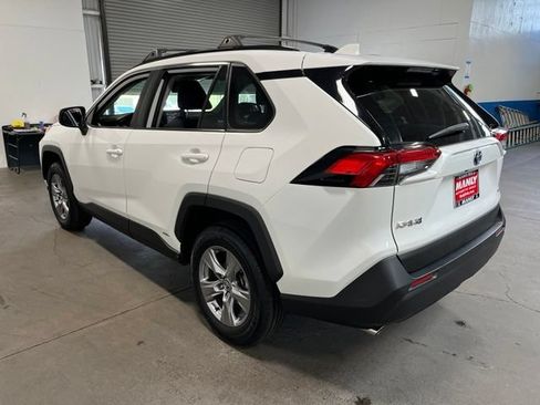 Used 2022 Toyota RAV4 LE AWD/4WD image 5