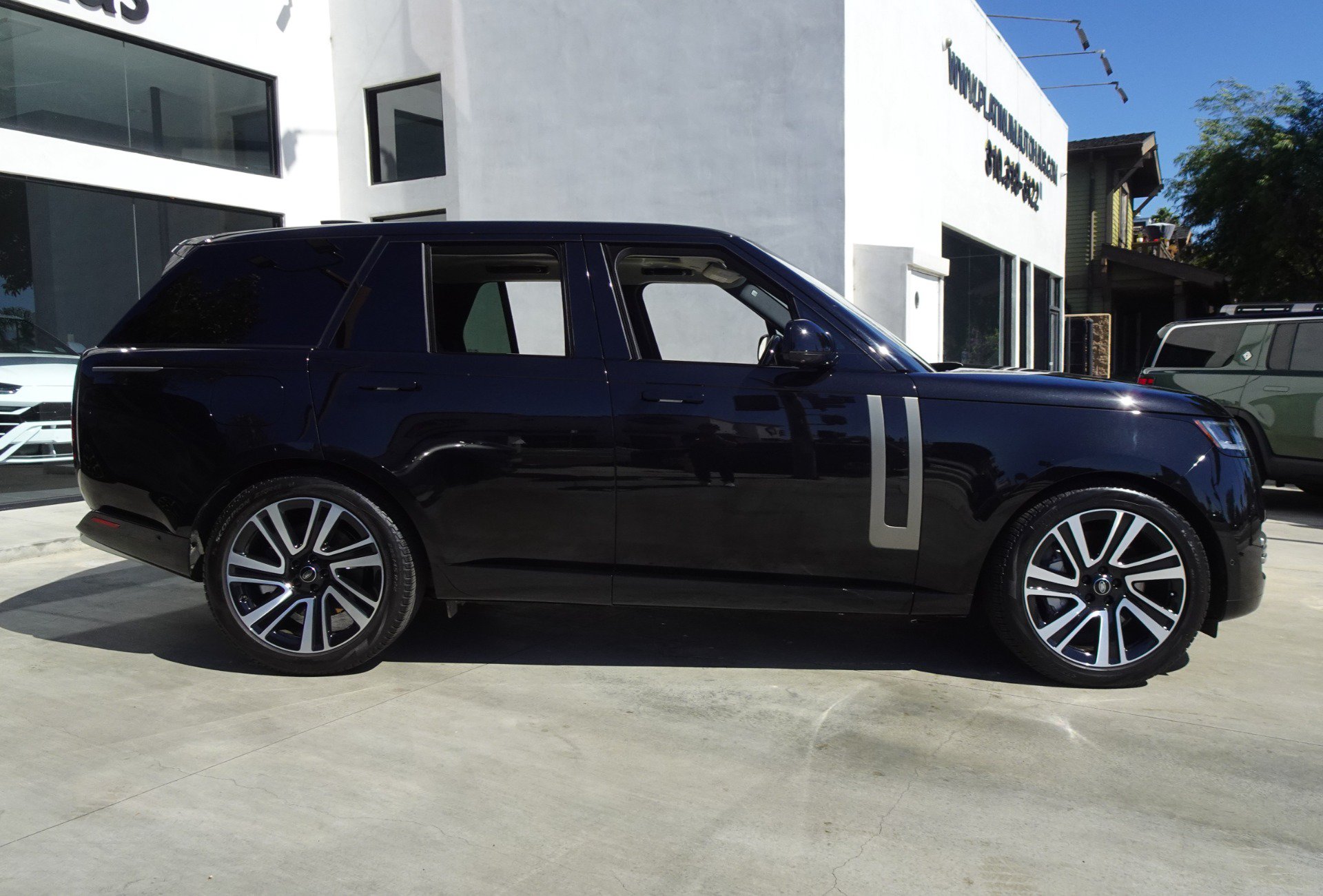 Used 2023 Land Rover Range Rover SE AWD/4WD image 8