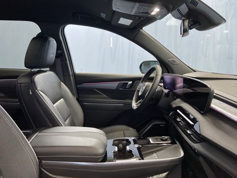 Used 2025 Buick Enclave Sport Touring image 50