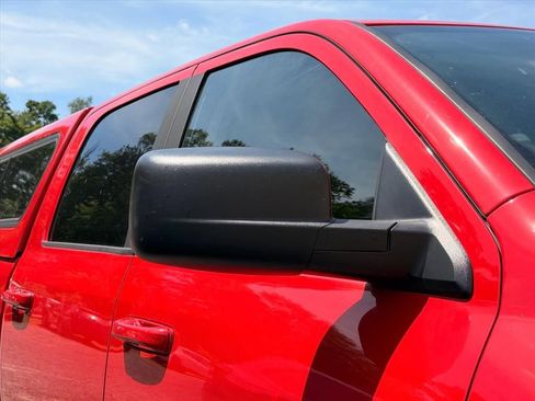 Used 2019 RAM 1500 Classic SLT AWD/4WD image 18