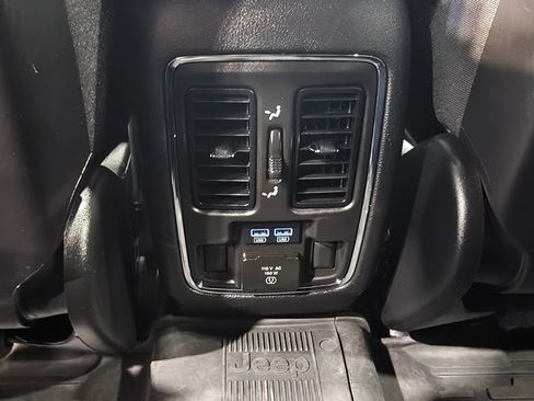 Used 2021 Jeep Grand Cherokee Limited AWD/4WD image 25