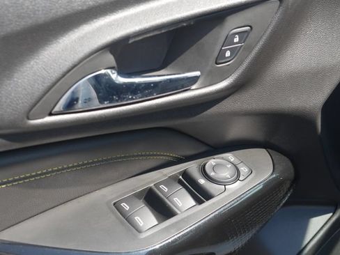 Used 2025 Chevrolet Trax LT FWD image 11