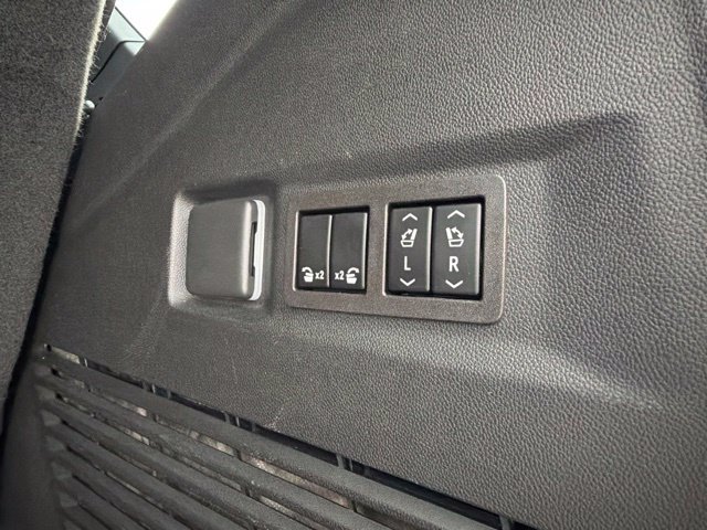 Used 2024 Chevrolet Tahoe High Country AWD/4WD image 36