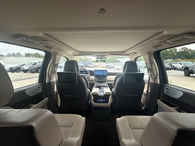 Used 2023 Lincoln Navigator L Reserve AWD/4WD image 22