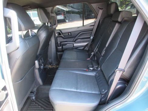 Used 2025 Toyota 4Runner TRD Off-Road Premium AWD/4WD image 11