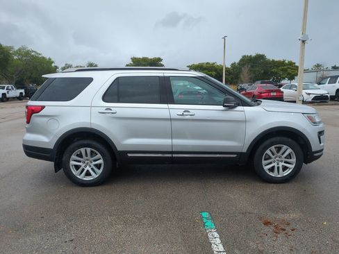 Used 2019 Ford Explorer XLT w/ Equipment Group 202A AWD/4WD image 5