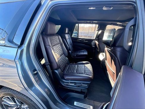 Used 2021 Cadillac Escalade Sport Platinum w/ Heavy-Duty Trailer Package AWD/4WD image 16