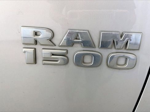 Used 2017 RAM 1500 Classic SLT image 9