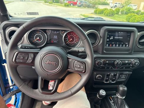 Used 2023 Jeep Gladiator Sport image 7