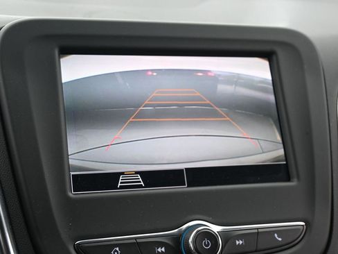 Used 2023 Chevrolet Equinox LS w/ Midnight Edition FWD image 18