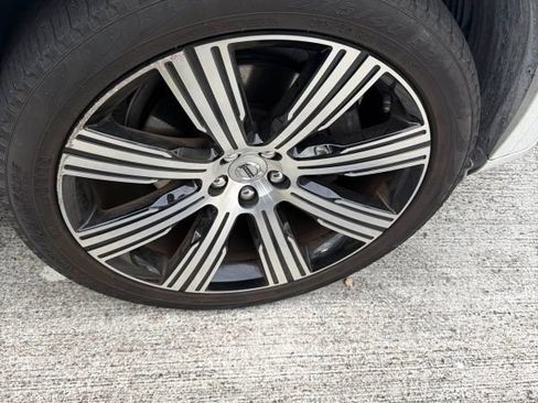 Used 2023 Volvo XC90 B6 Ultimate w/ Protection Package Premier image 10