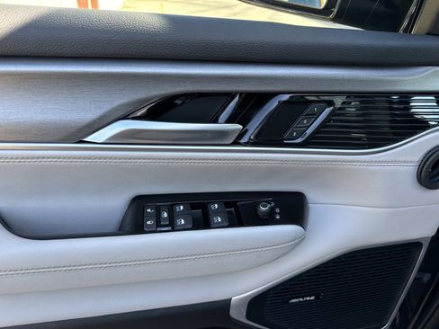 Certified 2025 Jeep Wagoneer 4WD image 20