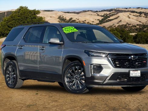 Certified 2023 Chevrolet Traverse RS image 1