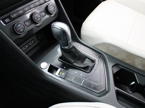 Used 2018 Volkswagen Tiguan SEL image 18