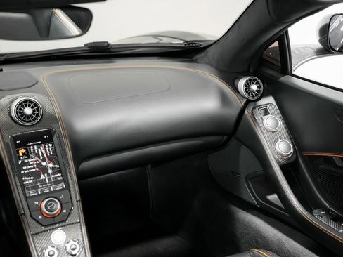 Used 2015 McLaren 650S Spider image 26