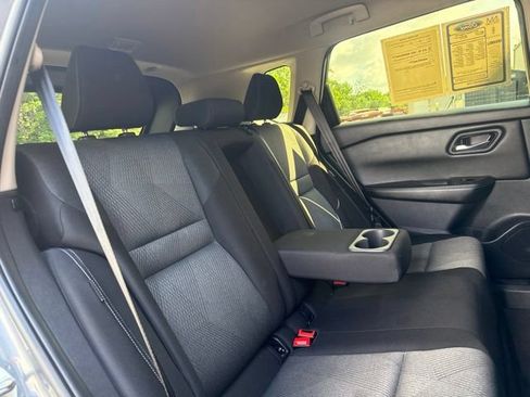 Used 2024 Nissan Rogue SV FWD image 33