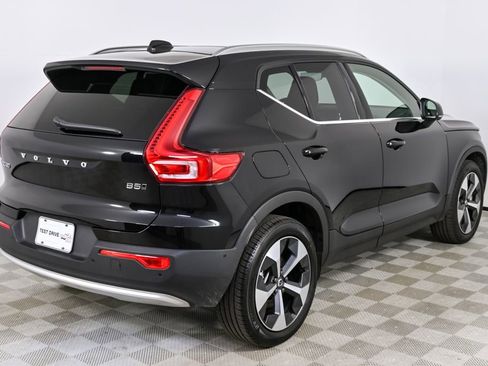 Used 2025 Volvo XC40 B5 Plus image 29