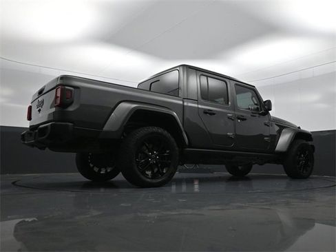Used 2025 Jeep Gladiator Sport image 30