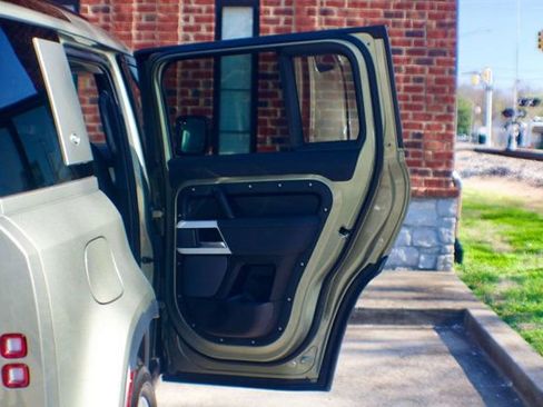 Used 2020 Land Rover Defender 110 SE image 48