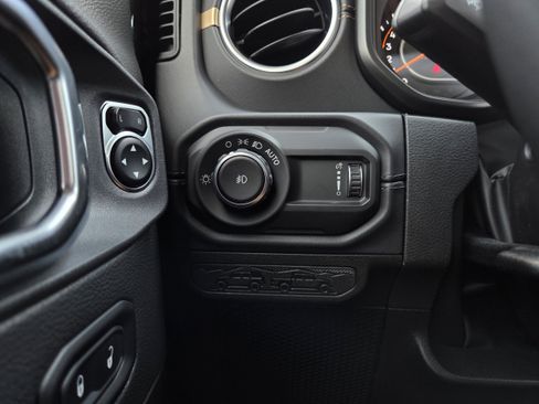 New 2026 Jeep Wrangler Unlimited Sahara AWD/4WD image 39
