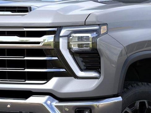 New 2026 Chevrolet Silverado 2500 LTZ w/ LTZ Premium Package AWD/4WD image 10